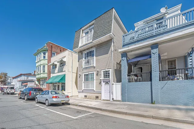 a car parked in front of a building