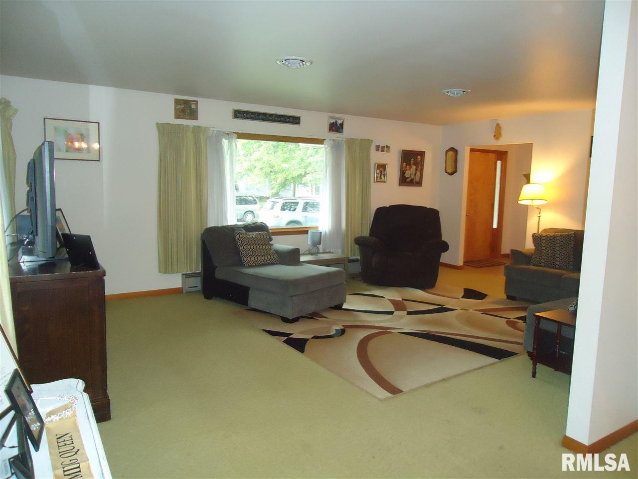 232 East Springfield Street Virginia, IL 62691 - Photo 3 of 32