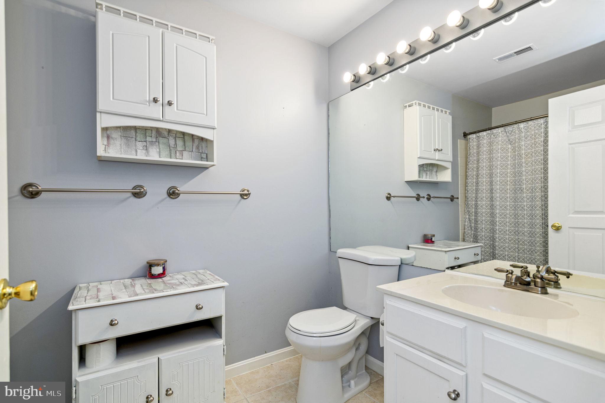 11180 Rienzi Place, Unit 102 Manassas, VA 20109 - Photo 19 of 34 2nd Bathroom