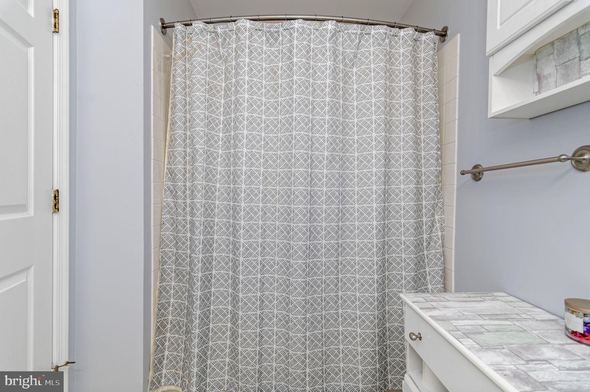 11180 Rienzi Place, Unit 102 Manassas, VA 20109 - Photo 21 of 34 2nd Bathroom