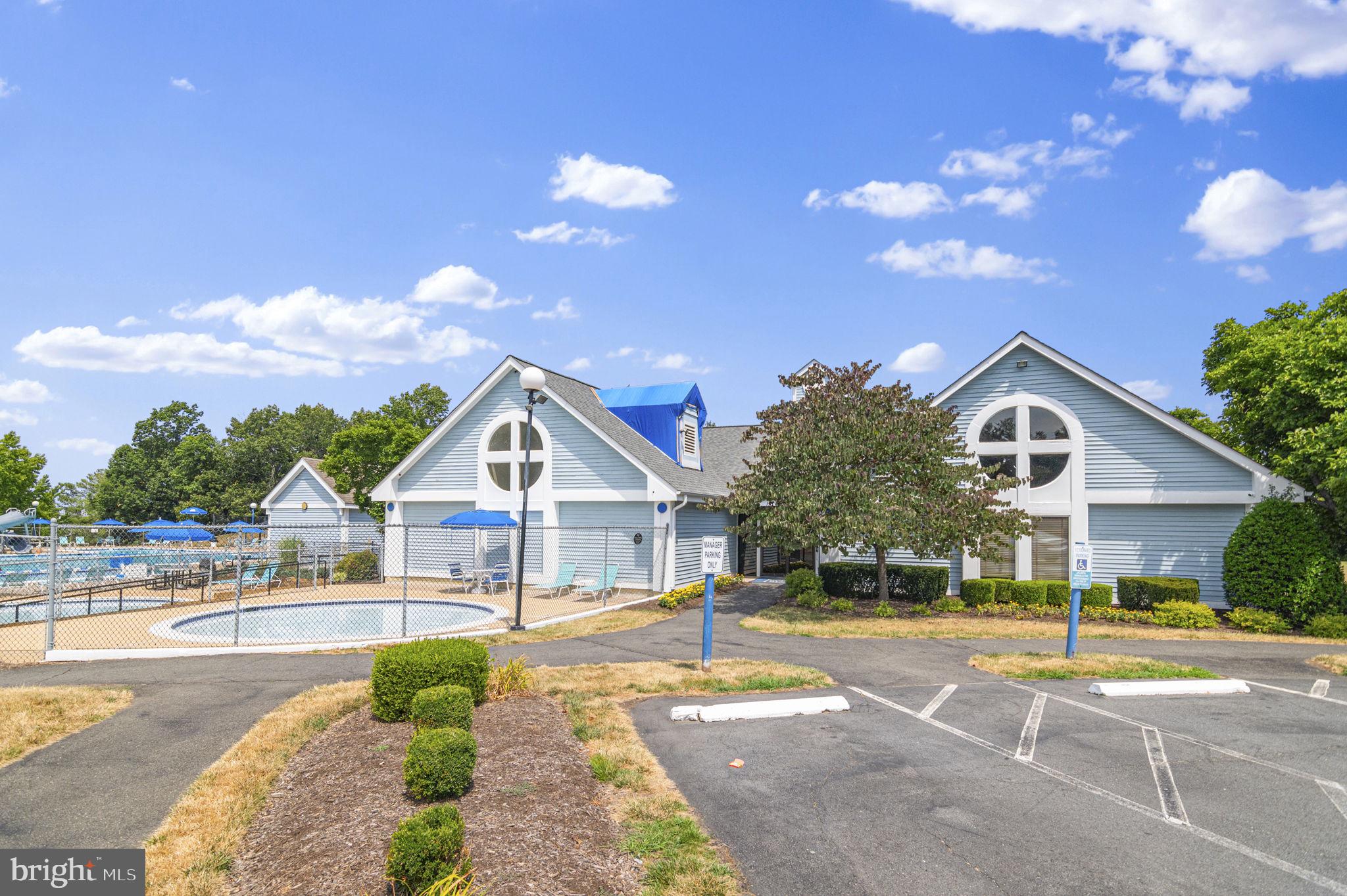 11180 Rienzi Place, Unit 102 Manassas, VA 20109 - Photo 30 of 34 Swimming Pool