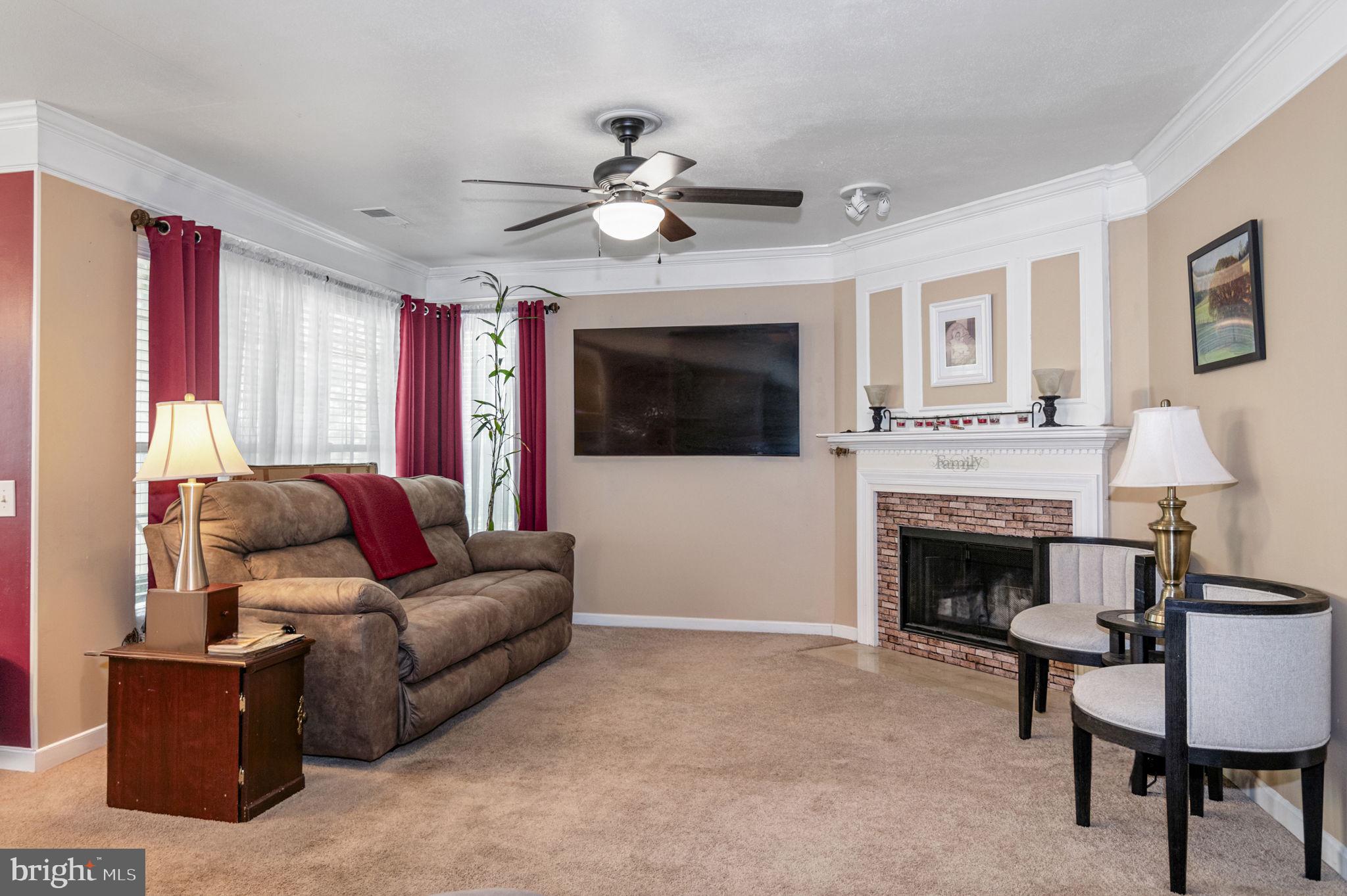 11180 Rienzi Place, Unit 102 Manassas, VA 20109 - Photo 3 of 34 Living Room