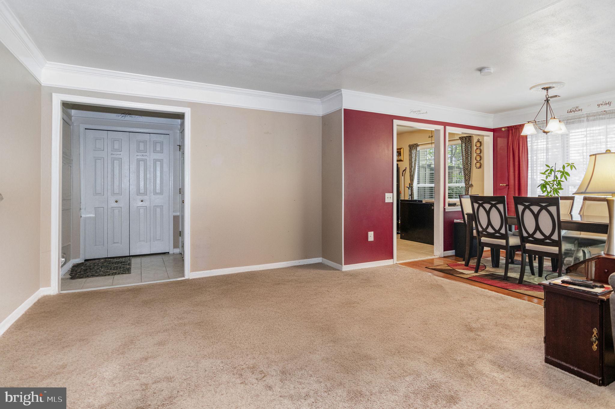 11180 Rienzi Place, Unit 102 Manassas, VA 20109 - Photo 5 of 34 Living Room