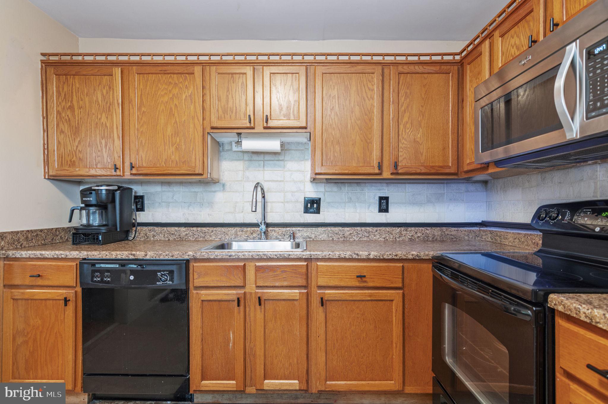 11180 Rienzi Place, Unit 102 Manassas, VA 20109 - Photo 10 of 34 Kitchen
