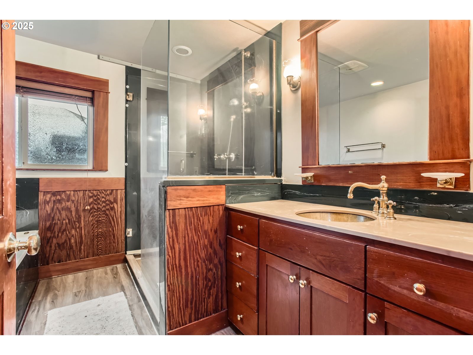 8070 Southwest Bonita Road Portland, OR 97224 - Photo 14 of 32 Bathroom