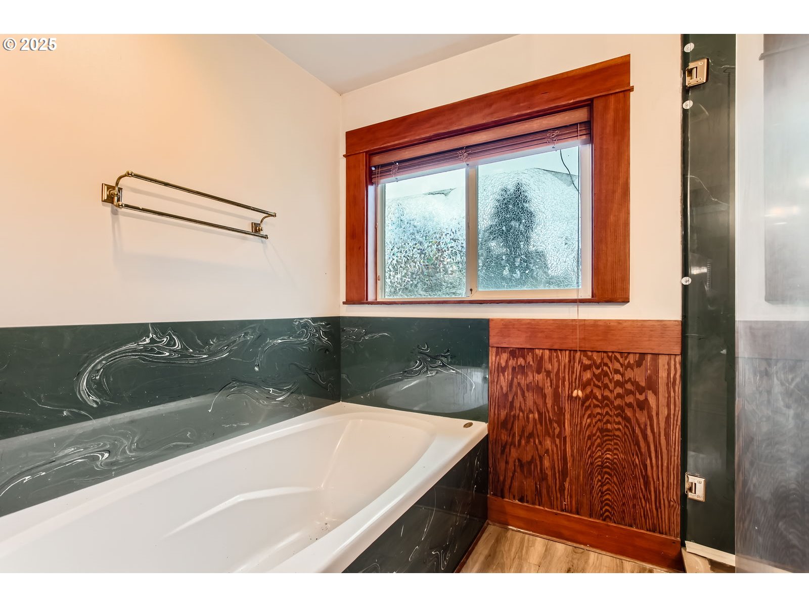 8070 Southwest Bonita Road Portland, OR 97224 - Photo 15 of 32 Bathroom
