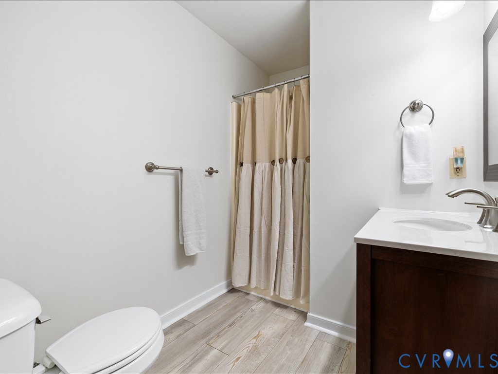 3695 Three Chopt Road Gum Spring, VA 23065 - Photo 28 of 55 Bathroom