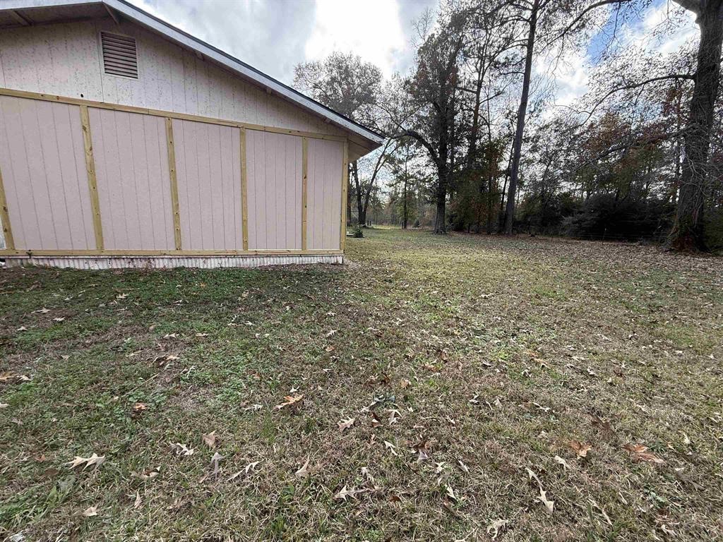 9283 Largent Road Hull, TX 77564 - Photo 22 of 22 a backyard of a house