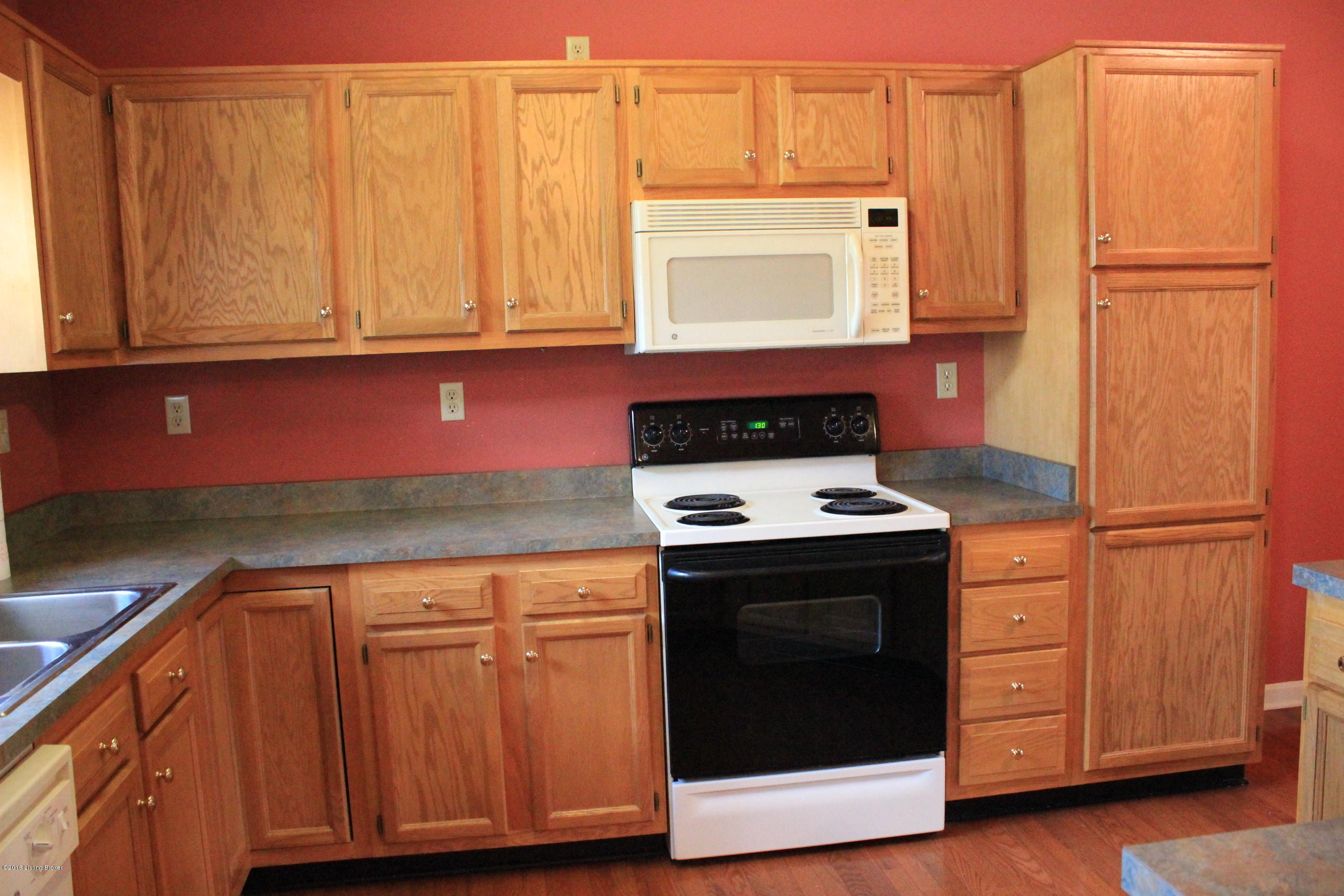 1902 McCoun Road Smithfield, KY 40068 - Photo 13 of 41 Stove and Microwave