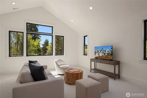 $4,399,995 | 4024 85th Avenue Southeast, Mercer Island, WA 98040