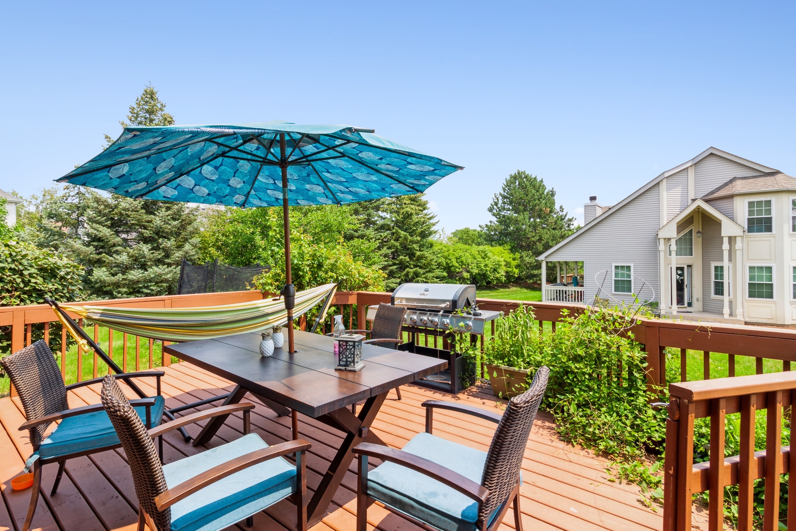 2908 Beth Lane Naperville, IL 60564 - Photo 17 of 19 a view of an outdoor sitting area with swimming pool