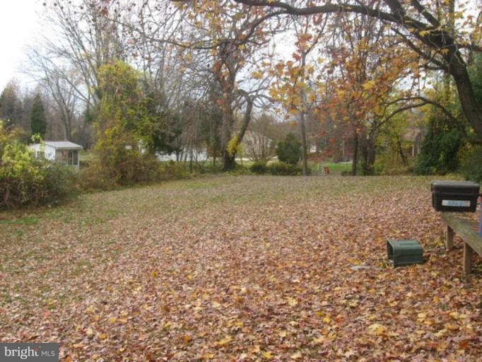 5016 Backlick Road Annandale, VA 22003 - Photo 5 of 5 Back yard