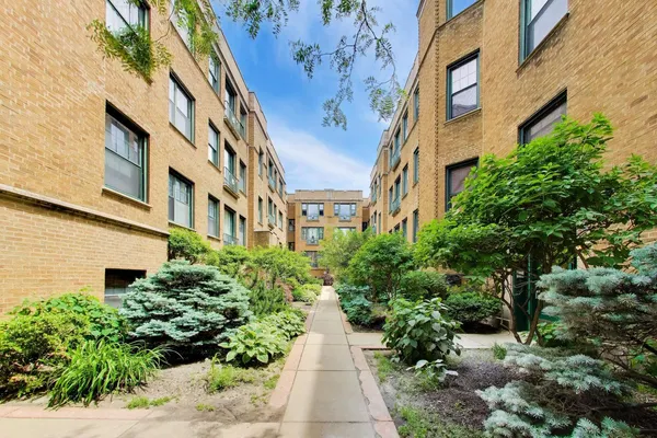 $180,000 | 7023.5 North Sheridan Road, Unit 2N, Chicago, IL 60626