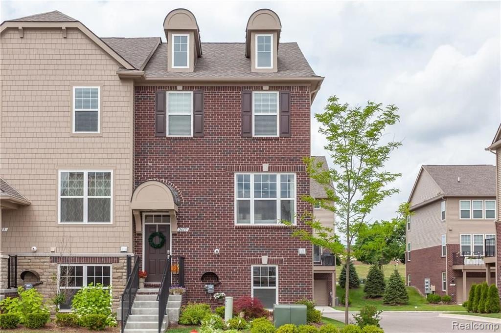 2617 Helmsdale Circle, Unit 62 Rochester Hills, MI 48307 - Photo 2 of 32