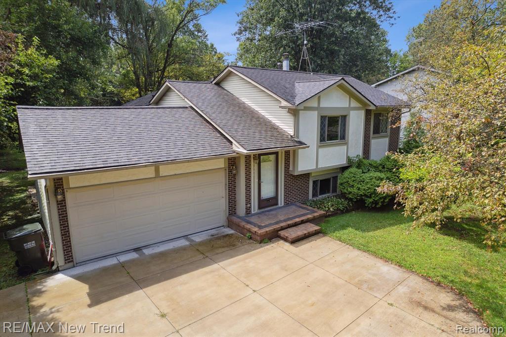 1347 Ruby Avenue Rochester Hills, MI 48309 - Photo 1 of 53