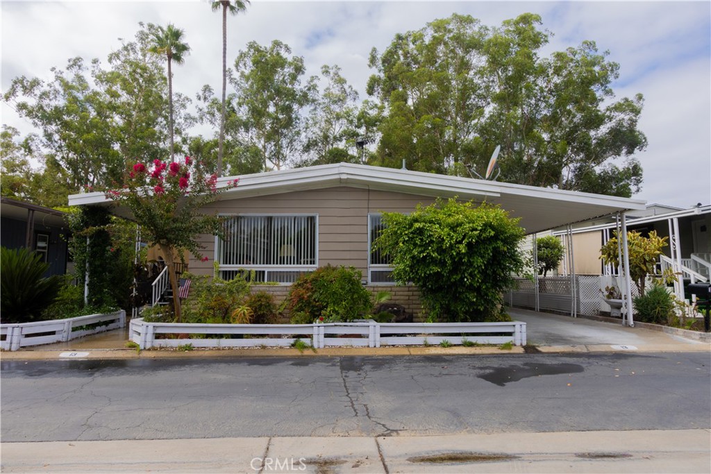a view of a house with a yard and plants