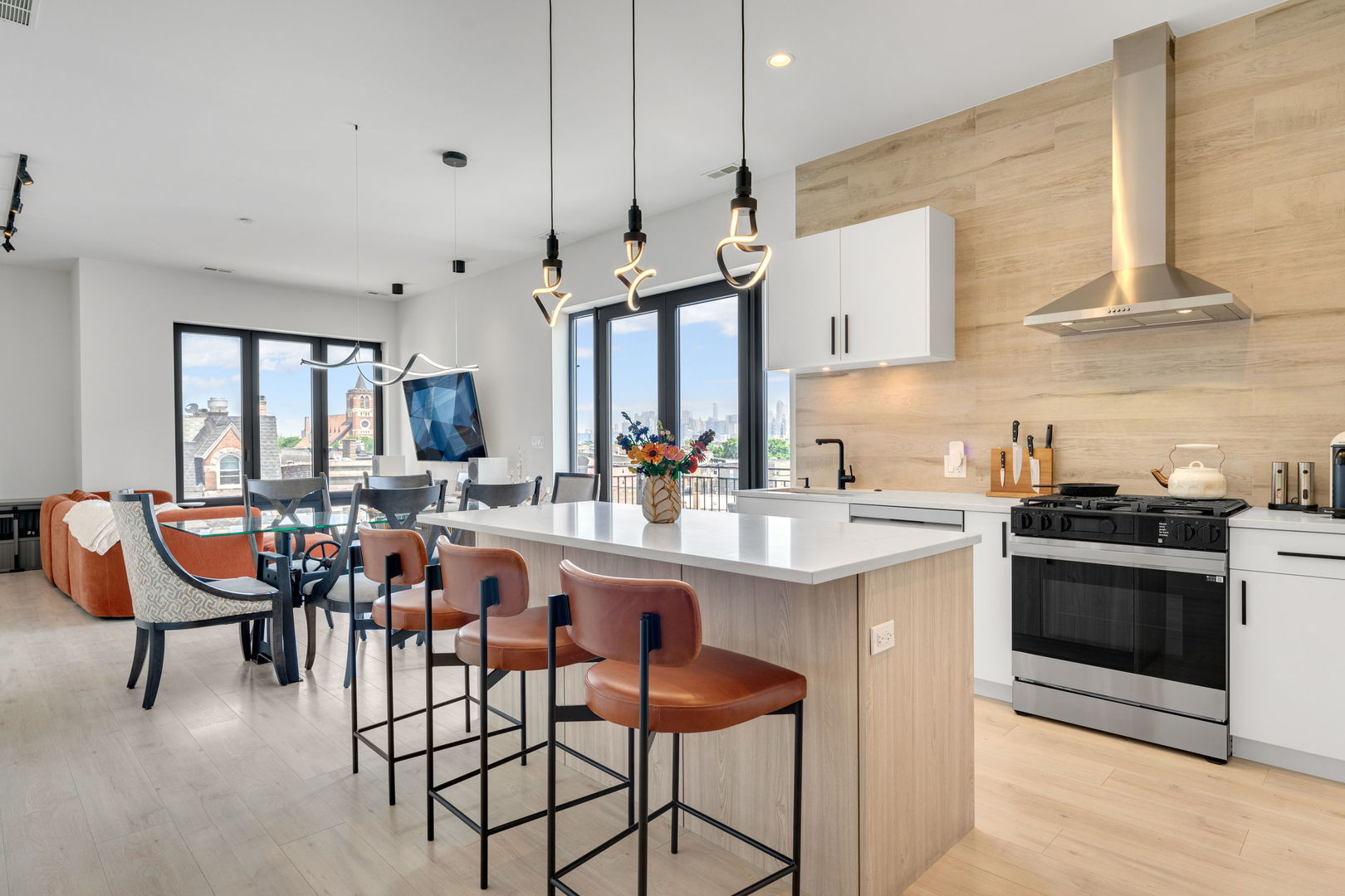 2135 West Cermak Road, Unit 4NPH Chicago, IL 60608 - Photo 2 of 28