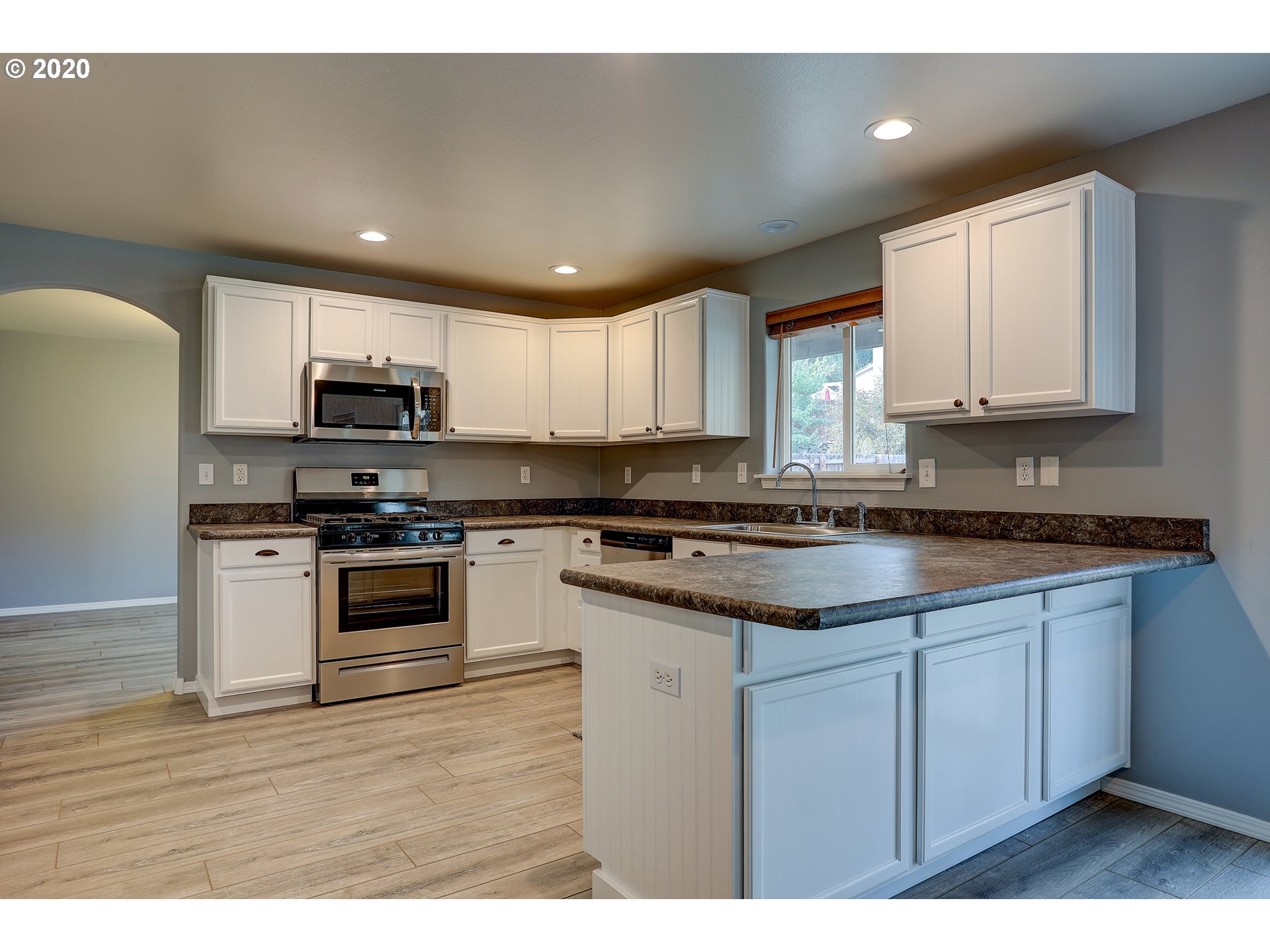 2411 Southwest 33rd Street Redmond, OR 97756 - Photo 3 of 12 Gallery Image 3
