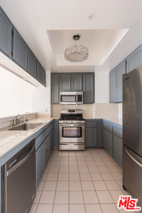 508 Glenwood Road, Unit 305 Glendale, CA 91202 - Photo 2 of 23