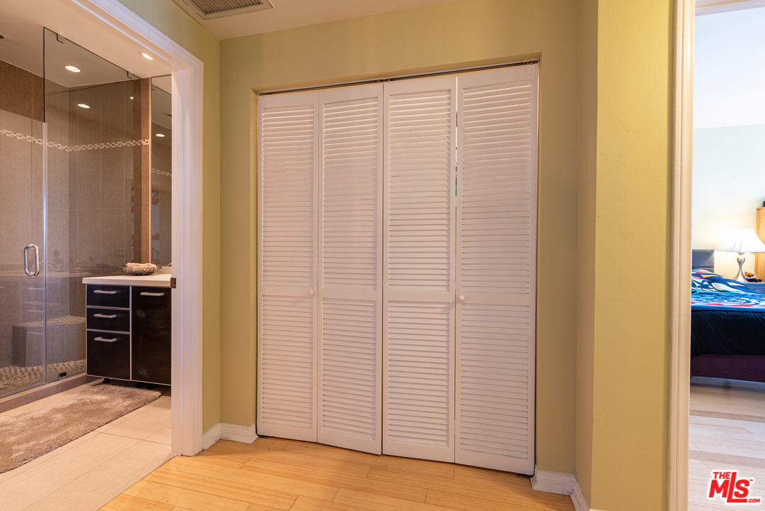 508 Glenwood Road, Unit 305 Glendale, CA 91202 - Photo 16 of 23