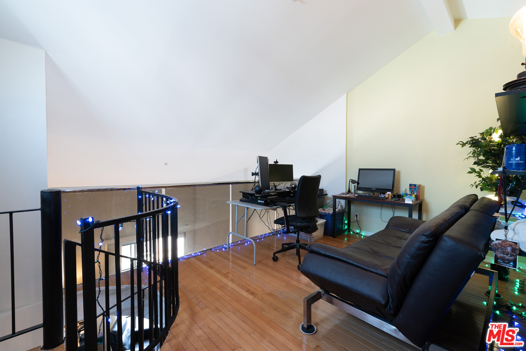 508 Glenwood Road, Unit 305 Glendale, CA 91202 - Photo 20 of 23