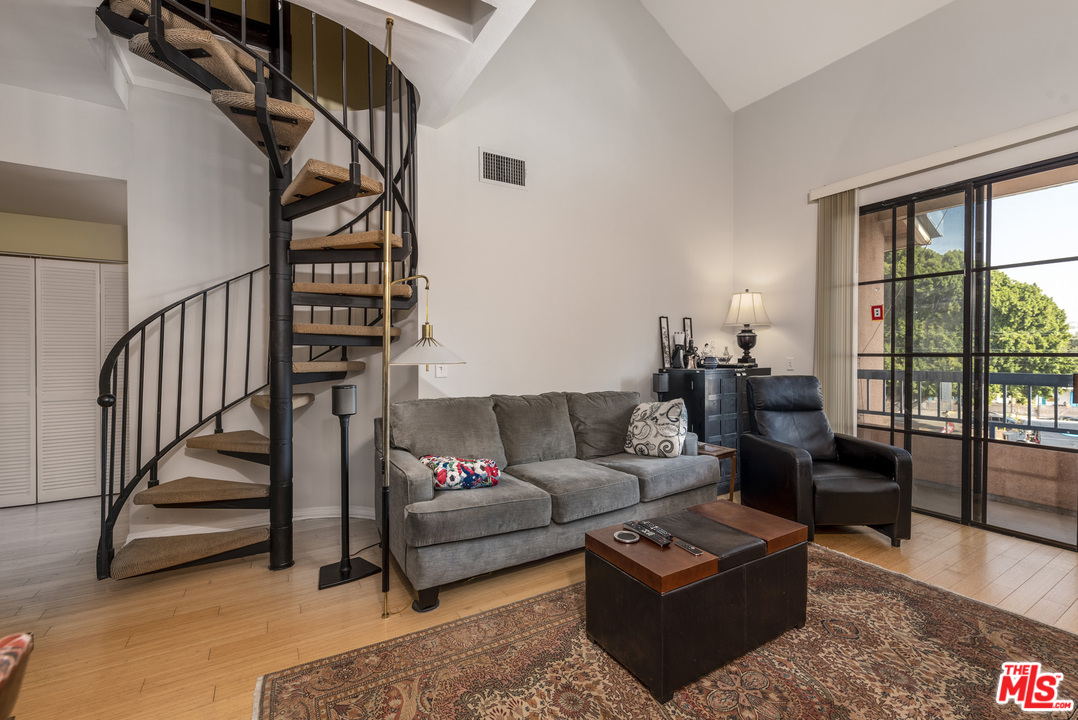 508 Glenwood Road, Unit 305 Glendale, CA 91202 - Photo 5 of 23