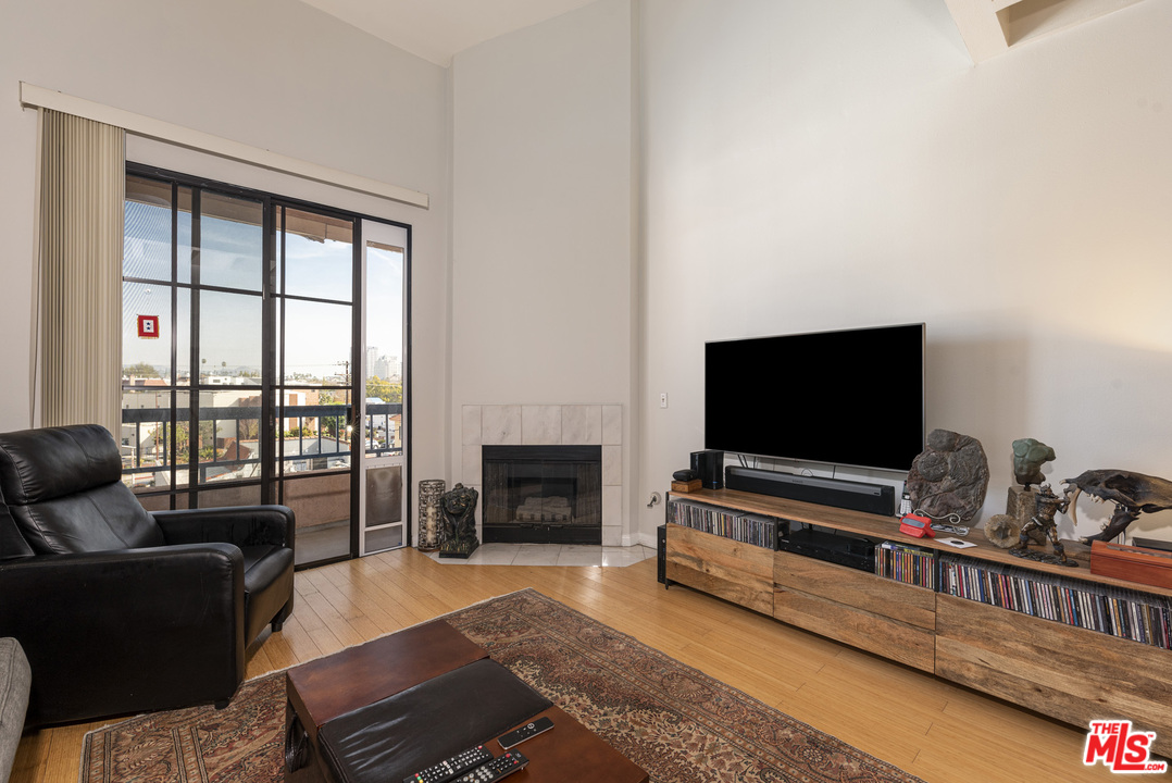 508 Glenwood Road, Unit 305 Glendale, CA 91202 - Photo 6 of 23