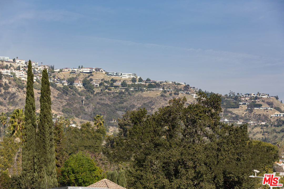 508 Glenwood Road, Unit 305 Glendale, CA 91202 - Photo 9 of 23