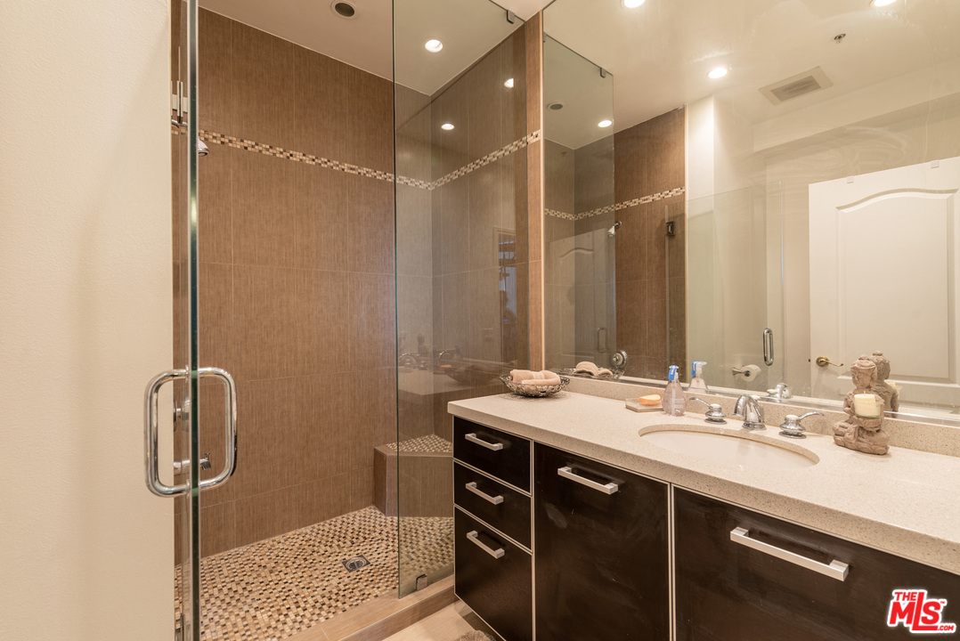 508 Glenwood Road, Unit 305 Glendale, CA 91202 - Photo 10 of 23