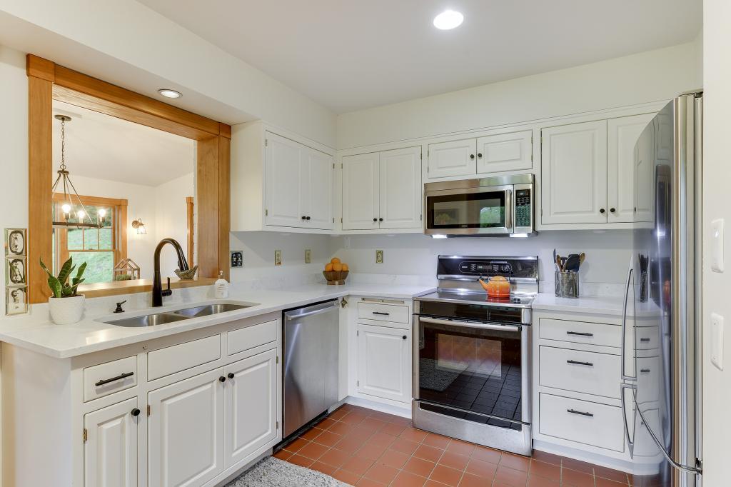 4050 Bayside Road Orono, MN 55359 - Photo 22 of 50 Gallery Image 22