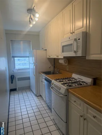 $99,999 | 280 Prospect Avenue, Unit 5D, Hackensack, NJ 07601