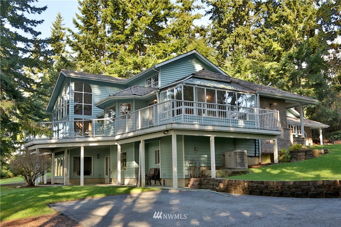 5621 Cameron Road Freeland, WA 98249 - Photo 4 of 25 a front view of a house with garden
