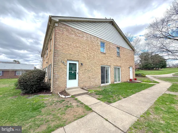 $1,900 | 9671 Hagel Circle, Unit 34/D, Lorton, VA 22079
