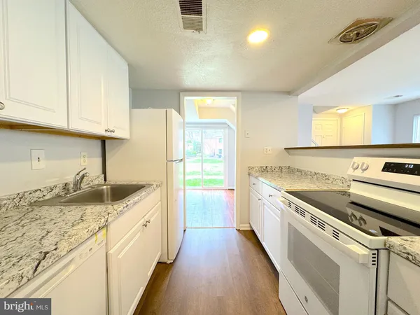 $1,900 | 9671 Hagel Circle, Unit 34/D, Lorton, VA 22079