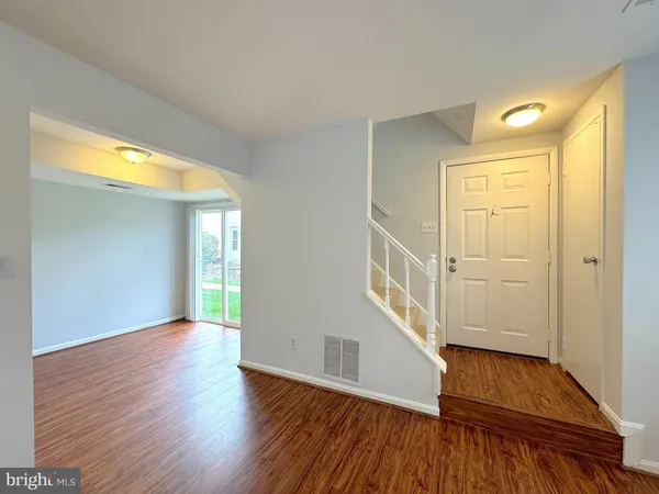 $1,900 | 9671 Hagel Circle, Unit 34/D, Lorton, VA 22079