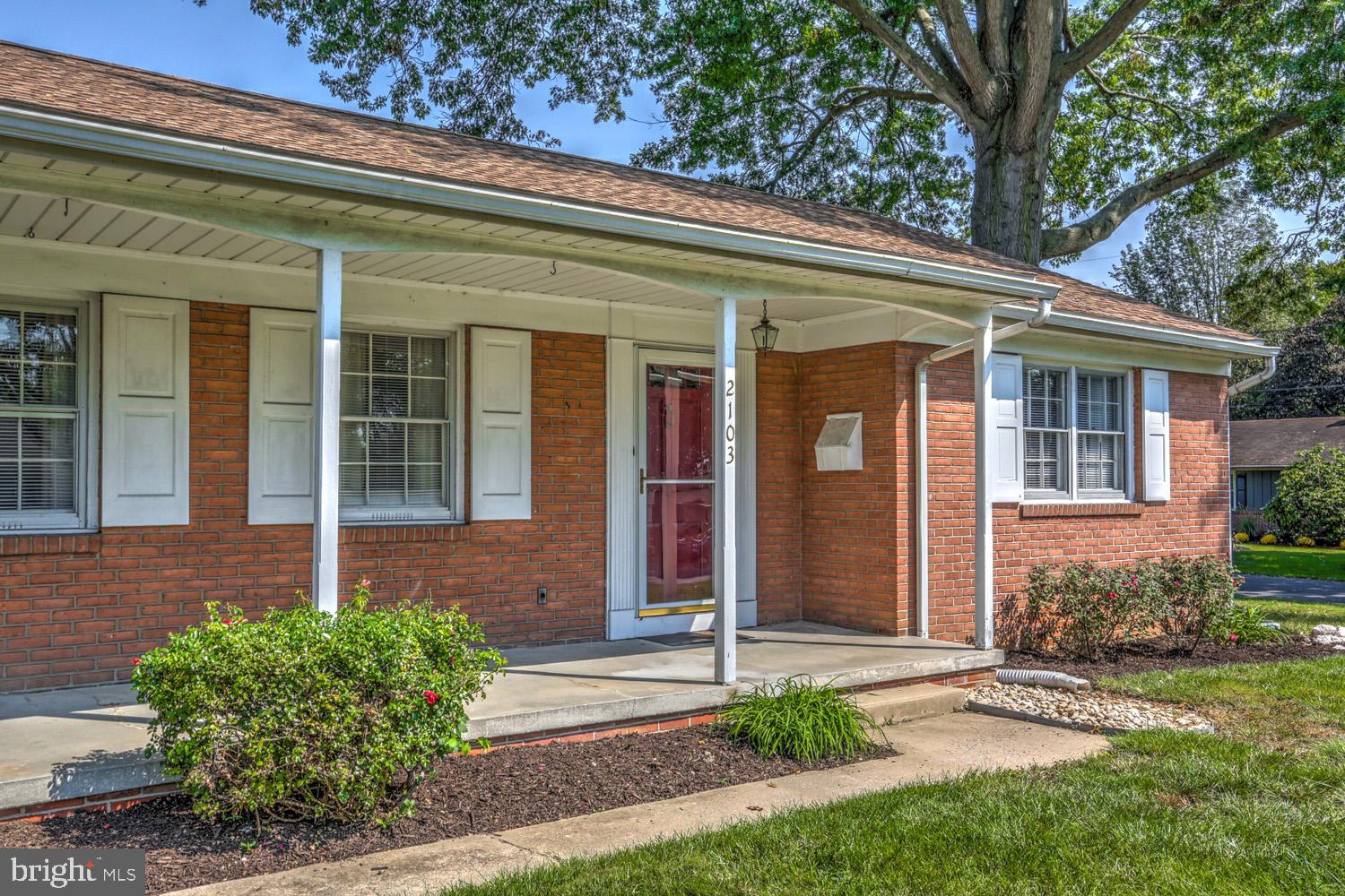 2103 Sun Valley Road Lancaster, PA 17603 - Photo 3 of 26 Gallery Image 3