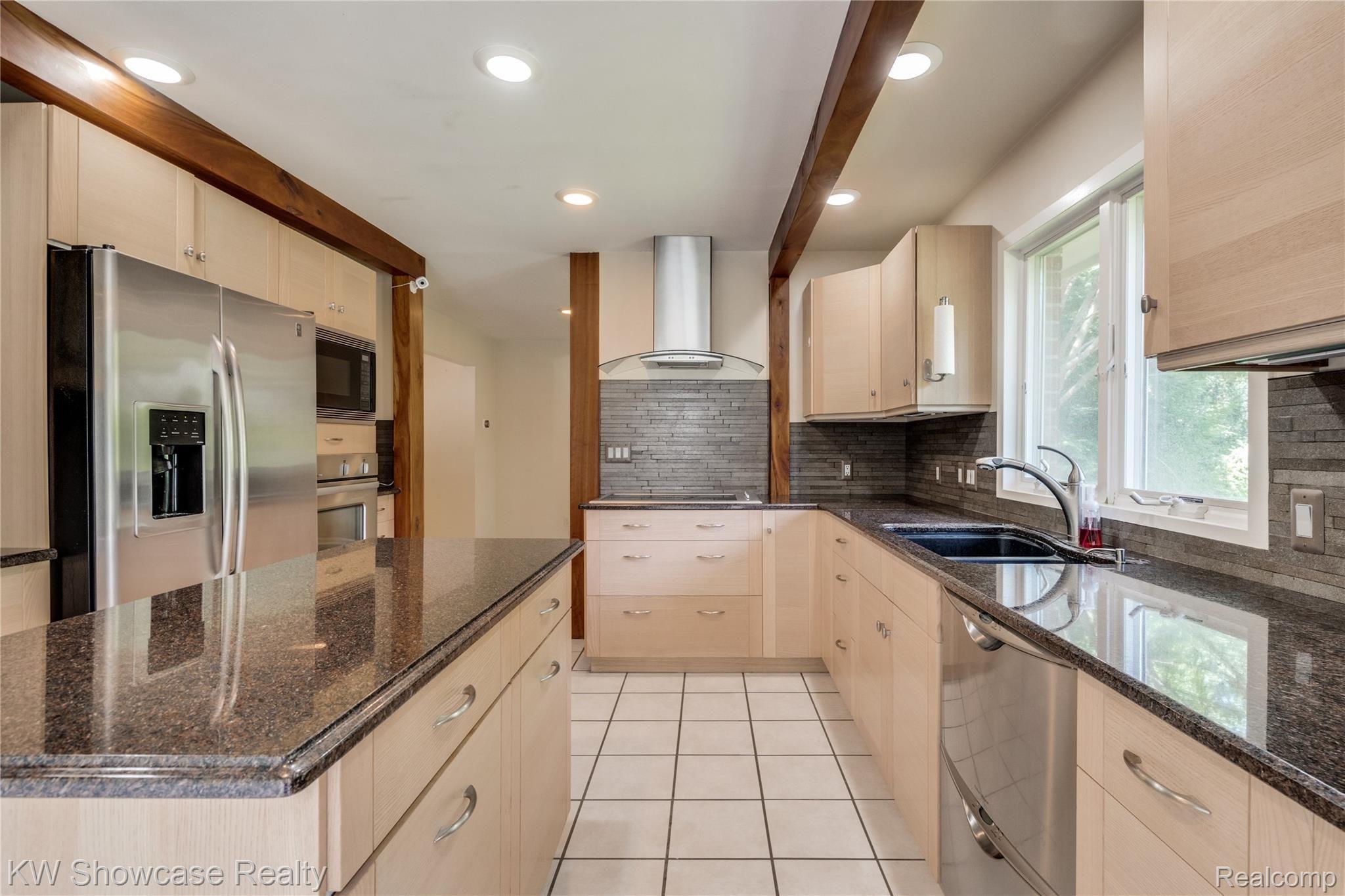 1526 Merry Road Waterford, MI 48328 - Photo 18 of 66 Interiors (14 of 54).jpg
