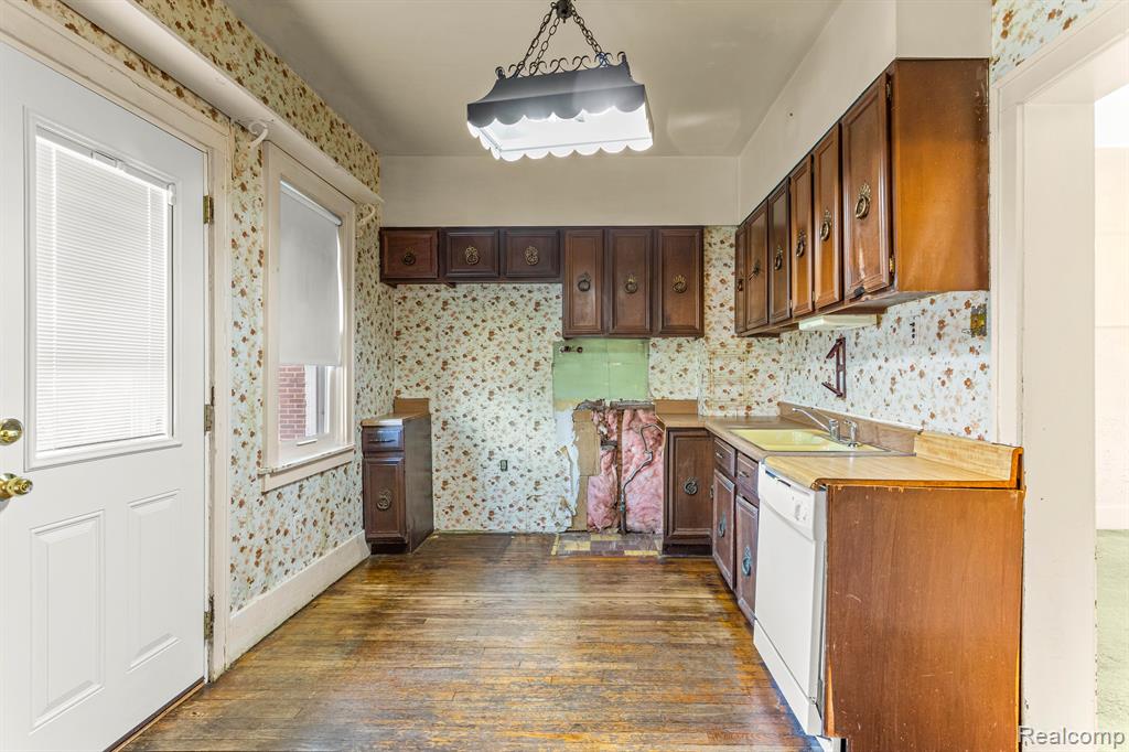 7722 Miller Road Dearborn, MI 48126 - Photo 9 of 23
