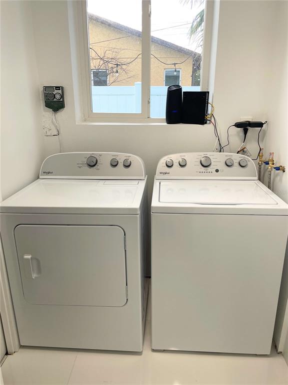 16102 1st Street East Redington Beach, FL 33708 - Photo 33 of 39 a utility room with dryer and washer