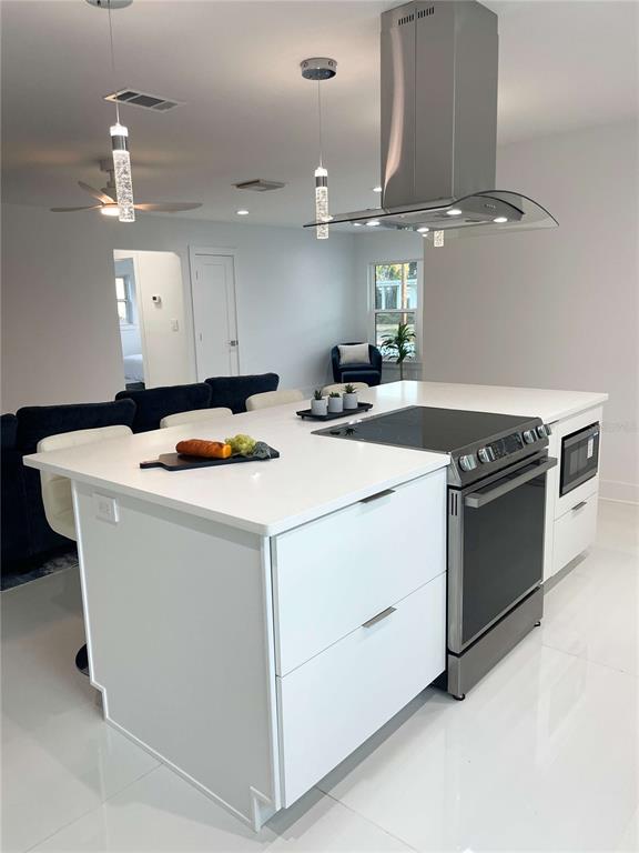 16102 1st Street East Redington Beach, FL 33708 - Photo 5 of 39