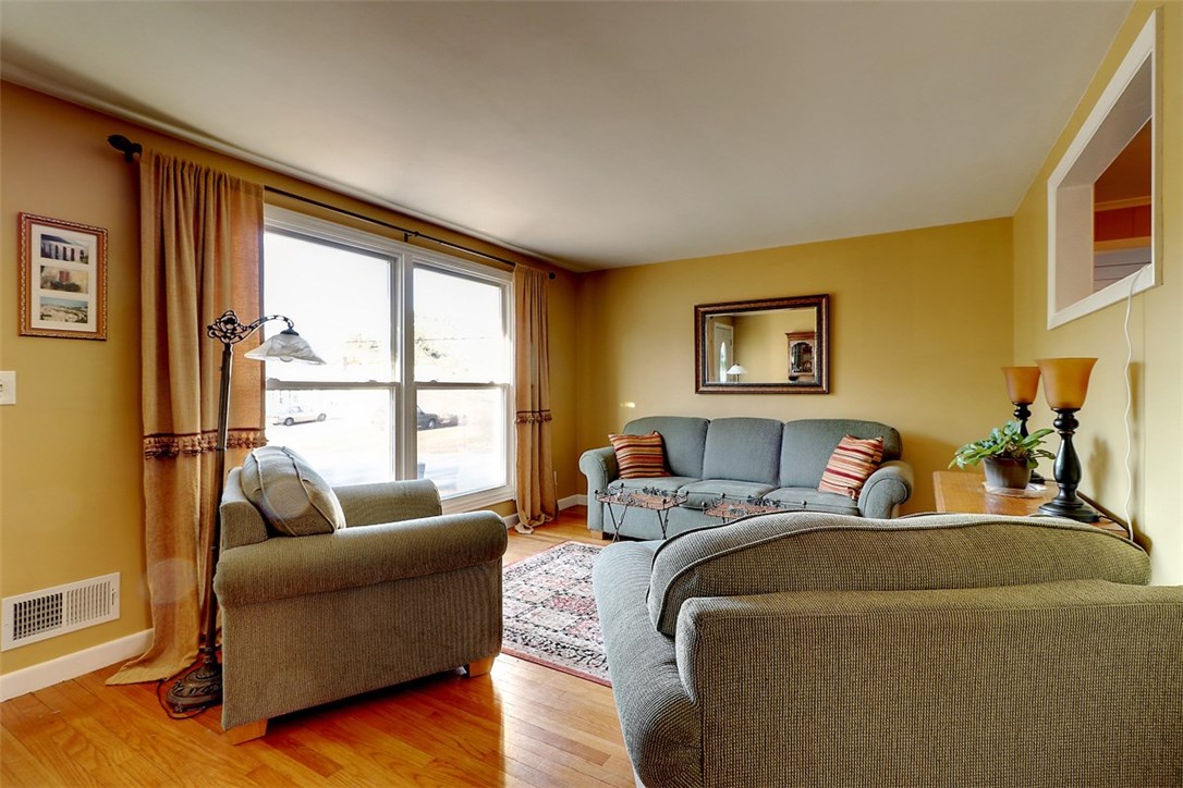 41 Sachem Road North Kingstown, RI 02852 - Photo 4 of 27 Gallery Image 4
