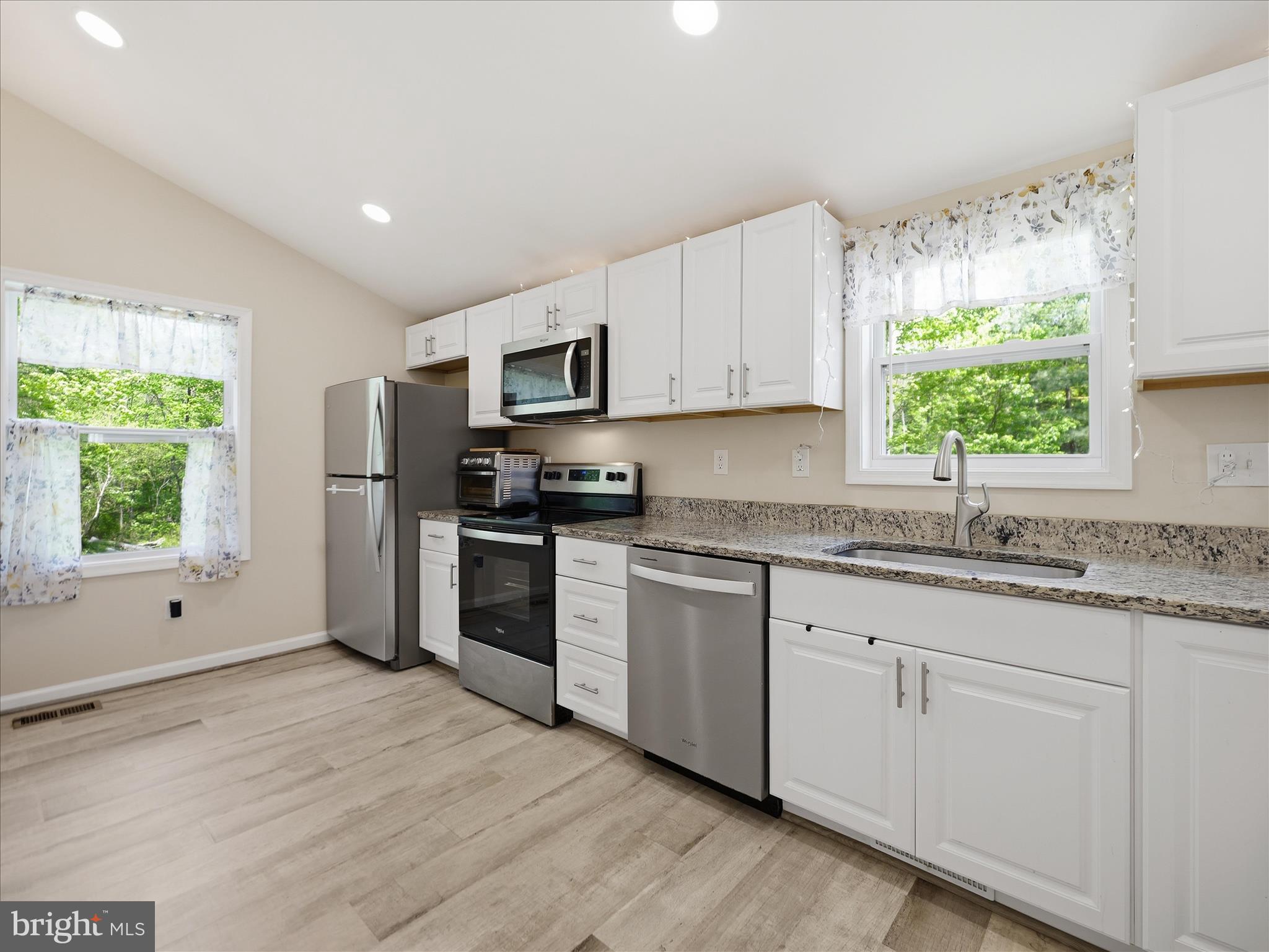 3147 Mountain Lake Road Hedgesville, WV 25427 - Photo 17 of 53 Kitchen