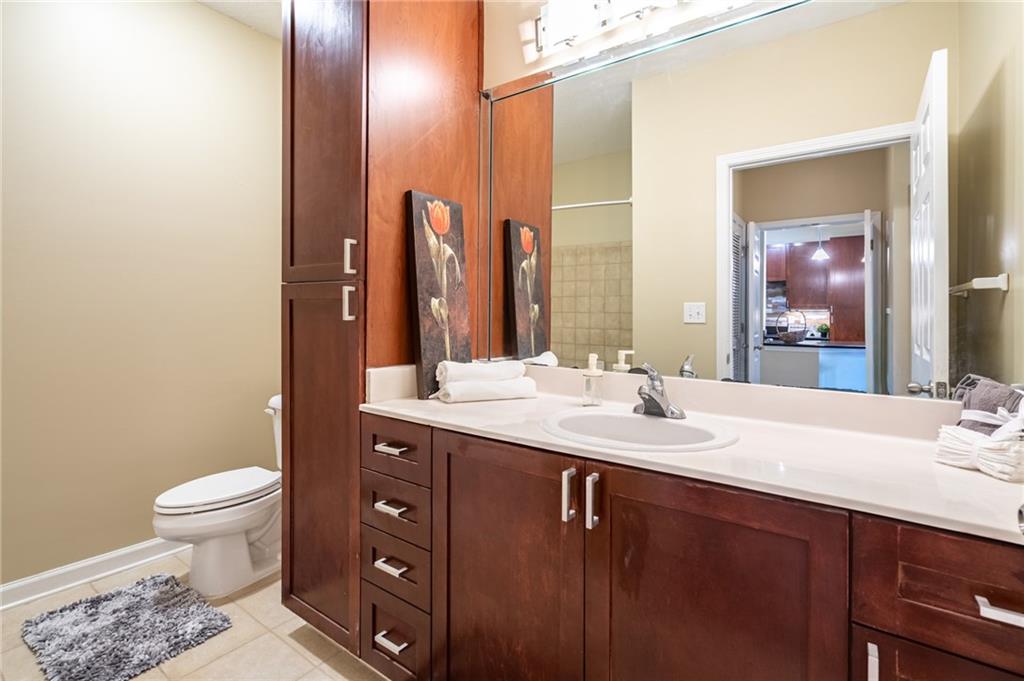 400 17th Street Northwest, Unit 1453 Atlanta, GA 30363 - Photo 19 of 27 a bathroom with a double vanity sink toilet and mirror