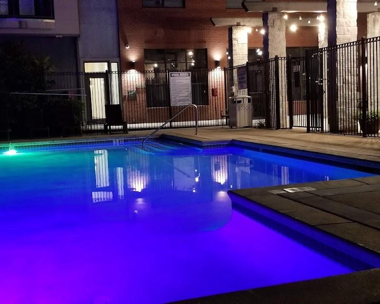 400 17th Street Northwest, Unit 1453 Atlanta, GA 30363 - Photo 25 of 27 a swimming pool with outdoor seating