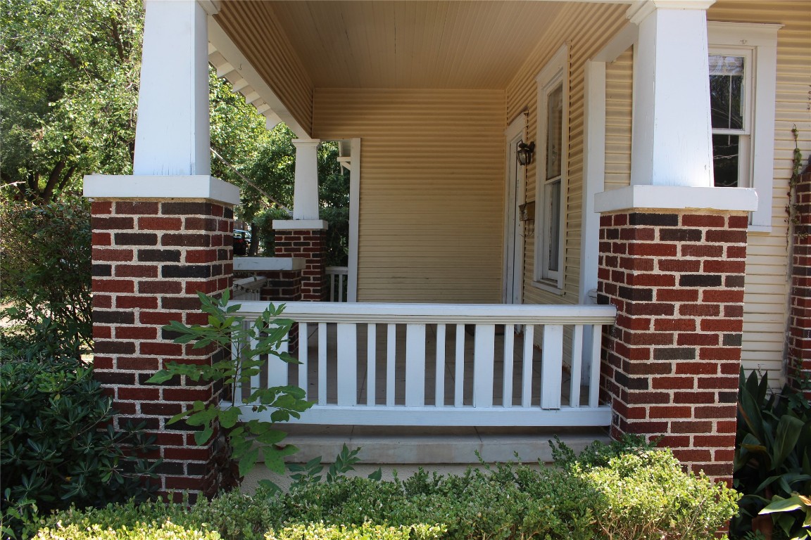 2826 Salado Street Austin, TX 78705 - Photo 4 of 29 a view of a chair in the balcony
