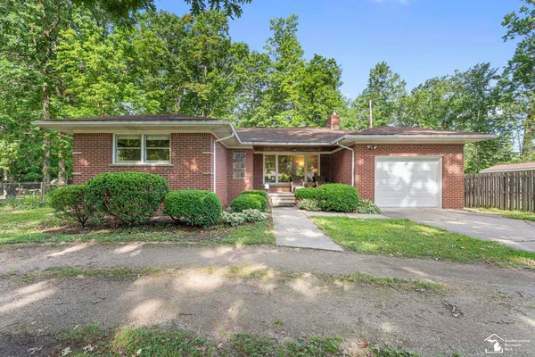 $224,900 | 16022 Kennebec Street, Southgate, MI 48195