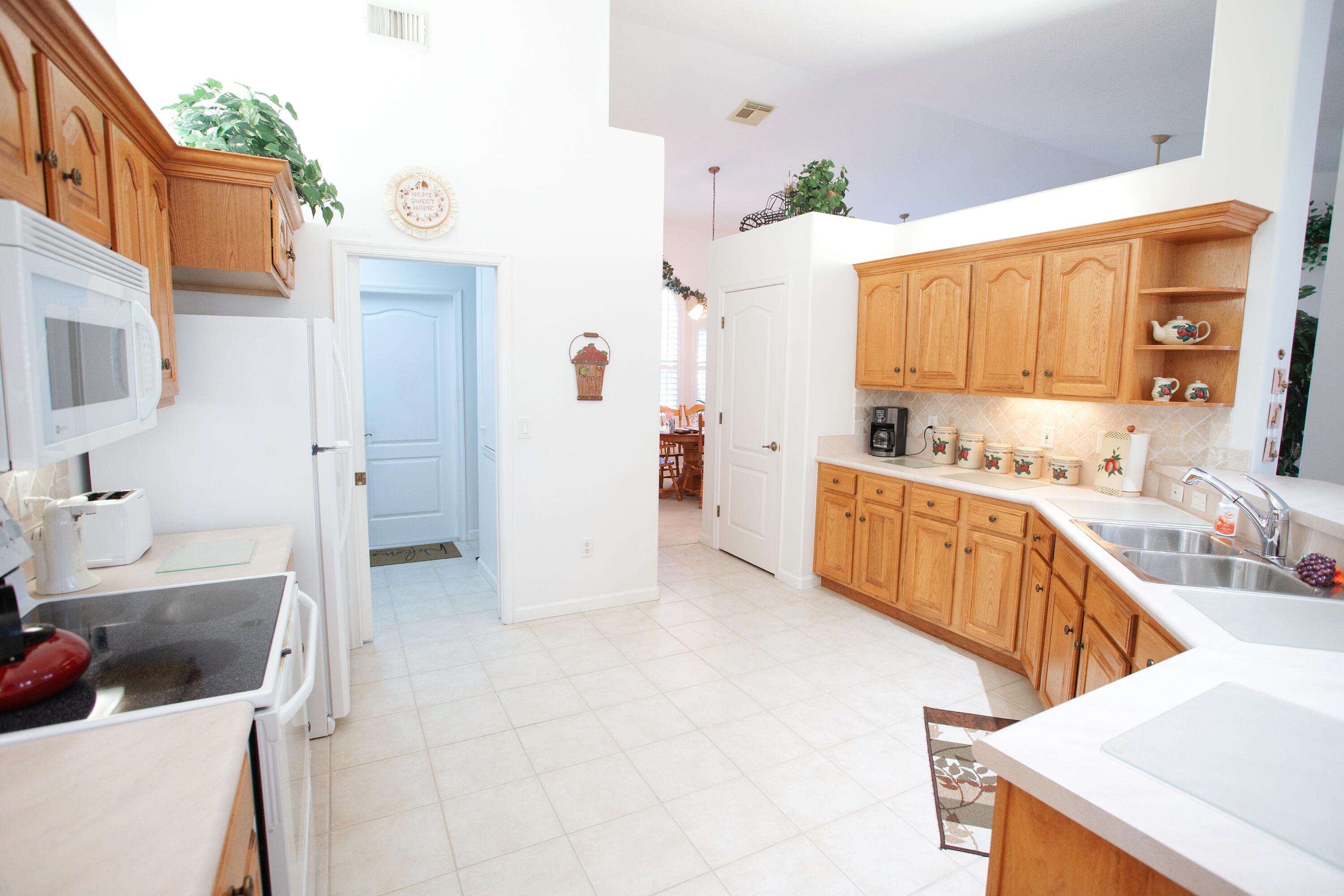 5996 Northwest Wolverine Road Port St. Lucie, FL 34986 - Photo 6 of 27 Kitchen