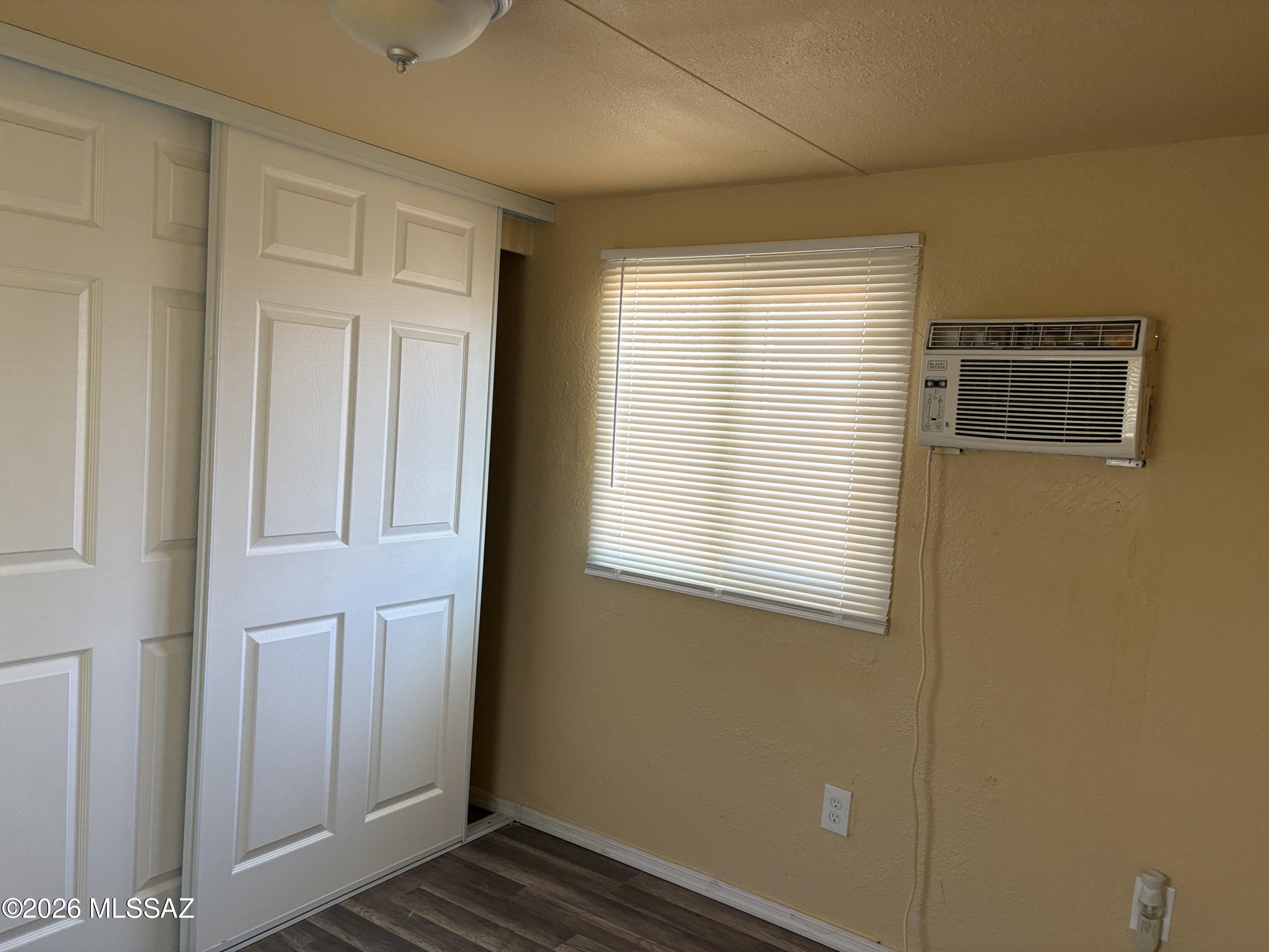 1741 West Wetmore Road, Unit 29 Tucson, AZ 85705 - Photo 8 of 10 an empty room with windows