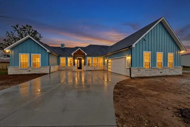 $380,000 | 335 Cross Tie Ranch Road, Trinidad, TX 75163