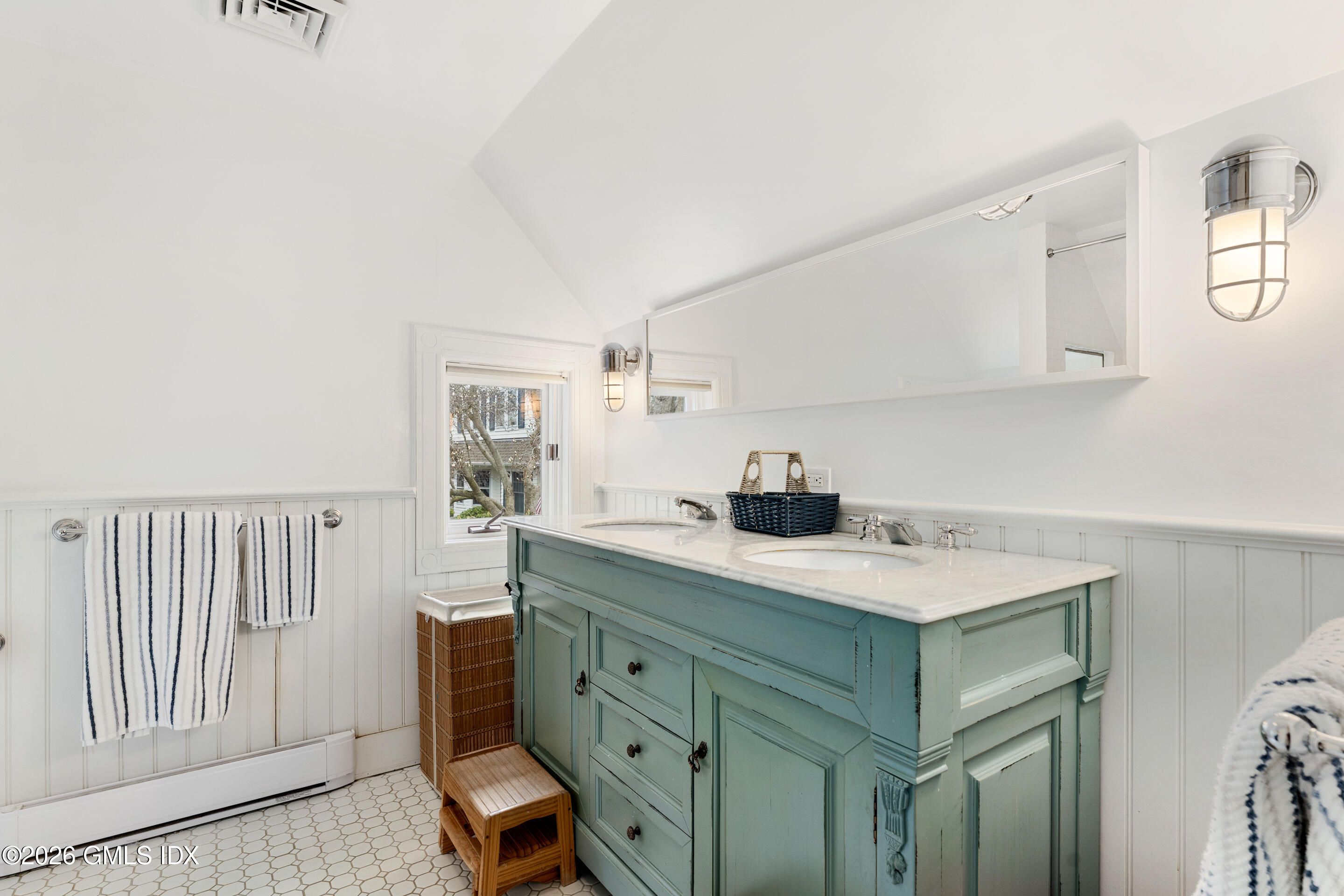 118 Shore Road Old Greenwich, CT 06870 - Photo 19 of 23 2nd Floor Bath